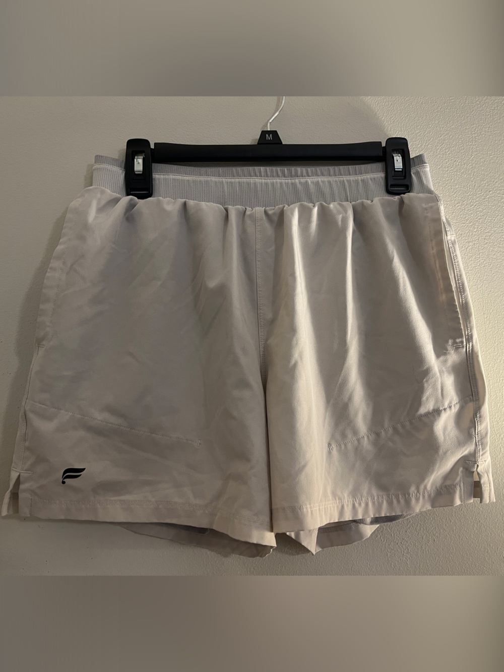Men's Medium Lightweight Fabletics Drawstring Shorts in Light Gray